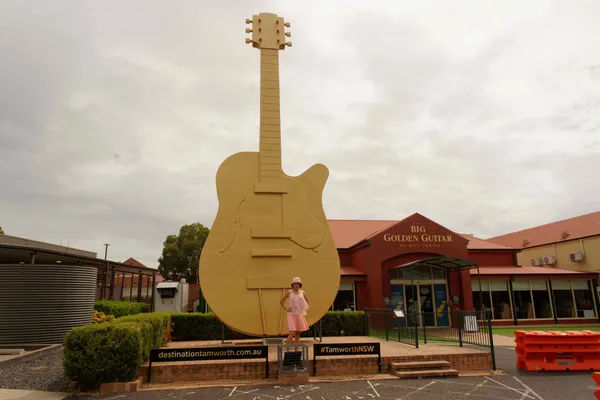 The Big Guitar (1)