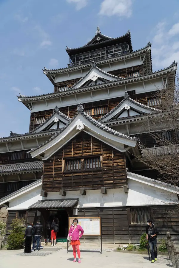 Chris,_Hiroshima_Castle