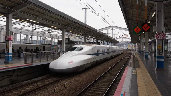 Okayama station shinkansen (4)