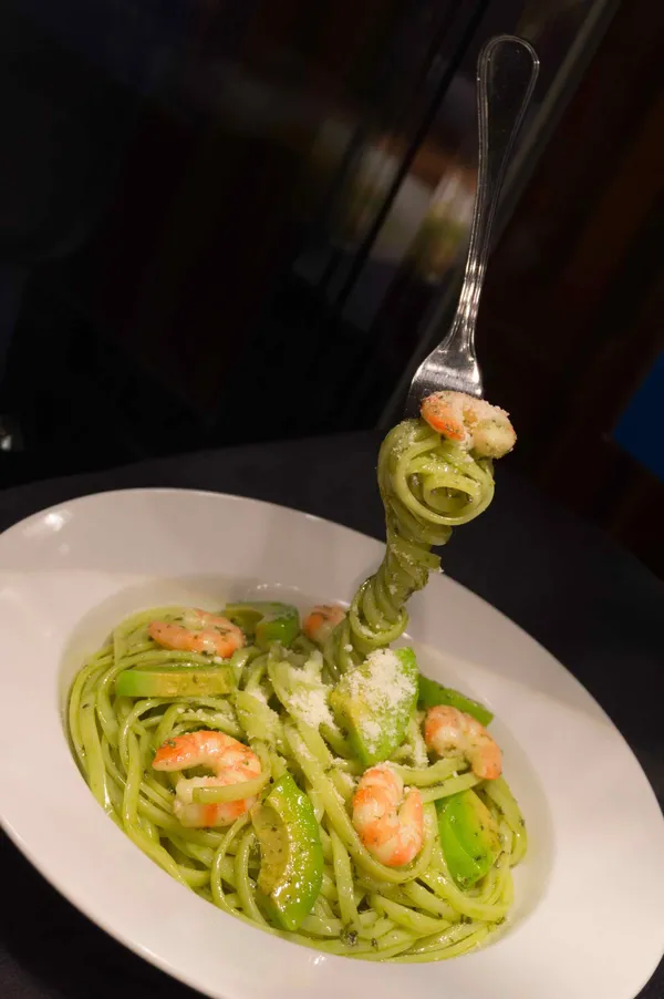 Prawn and avocado linguine