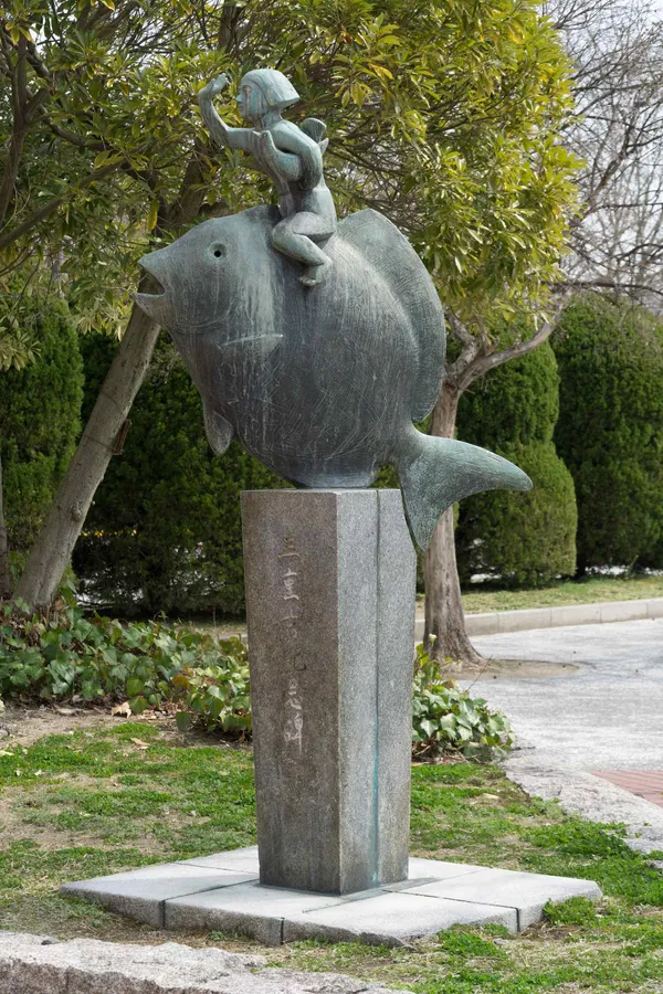 Statue of girl and fish