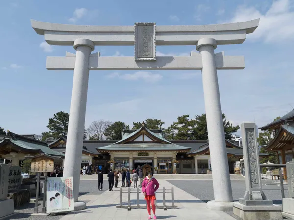 Torii gate, Chris