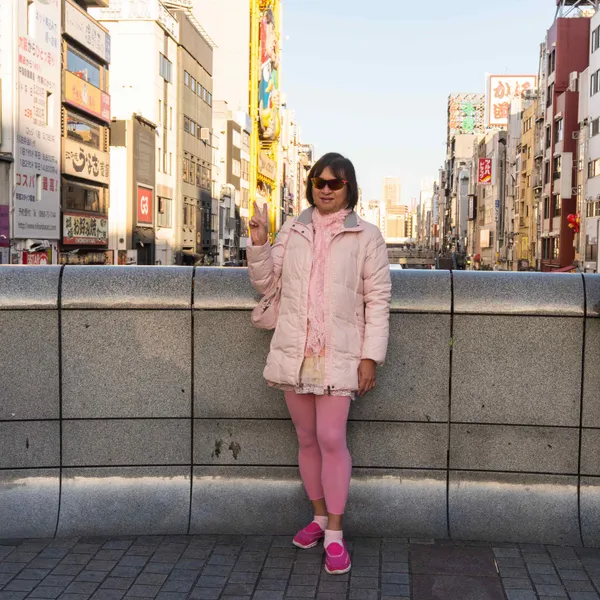 Chris, Dotonbori river