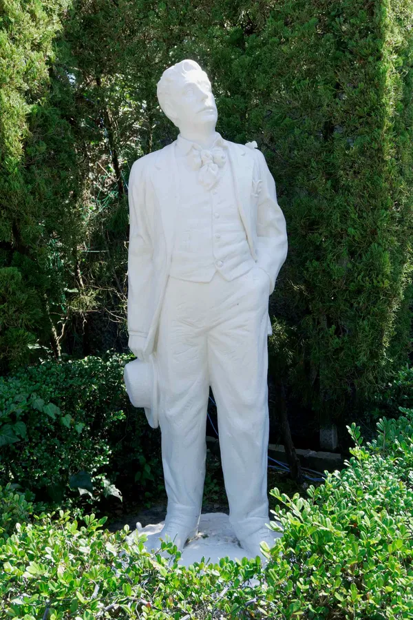 Giacomo Puccini statue