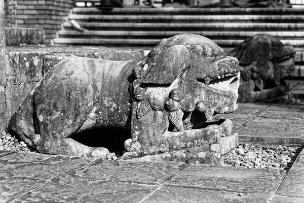 Lion, Urakami Cathedral