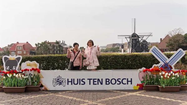 Lyn and Chris, Huis Ten Bosch (1)