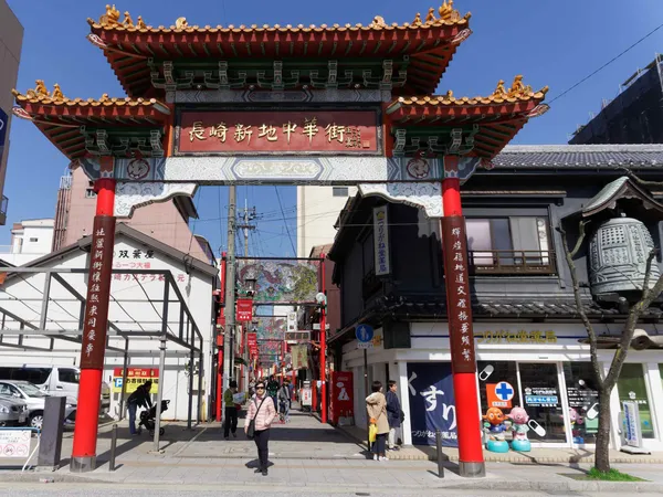 Lyn, Chinatown gate