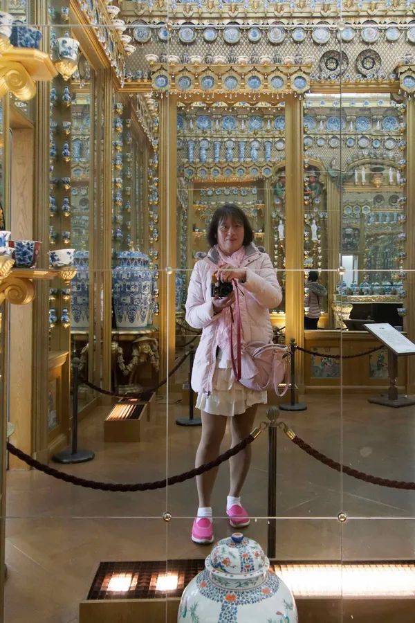 Mirror hall, Chris (1)