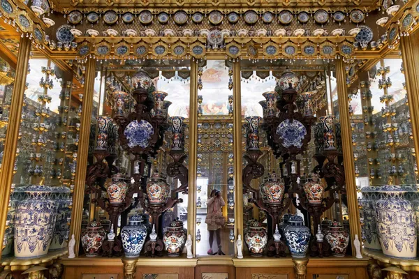 Mirror hall, Chris (2)