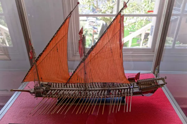 Model ship (3)