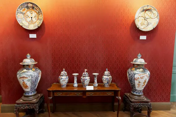 Porcelain items (2)