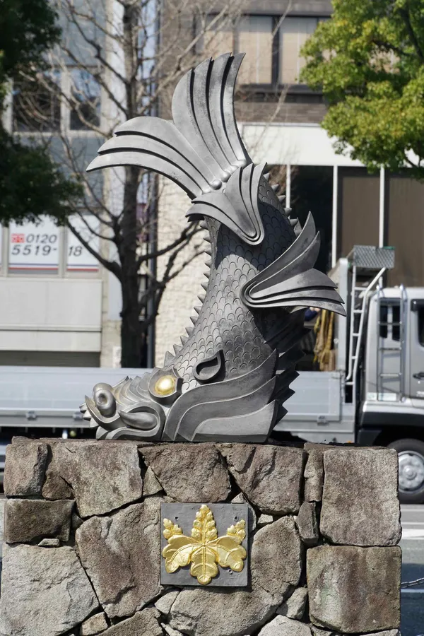 Street sculpture, Otemae-dori (11)