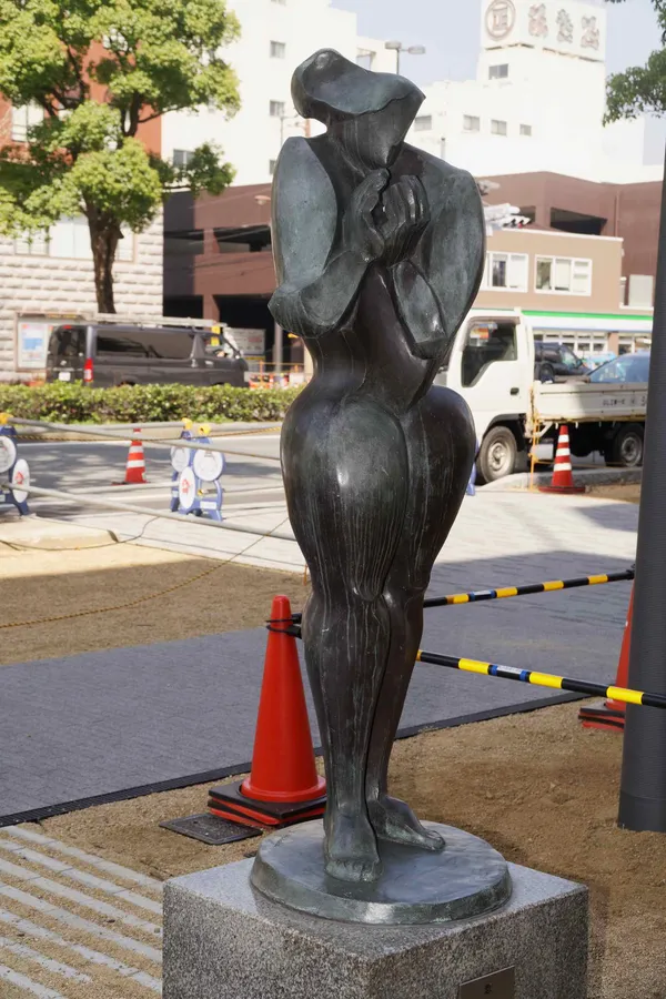 Street sculpture, Otemae-dori (2)