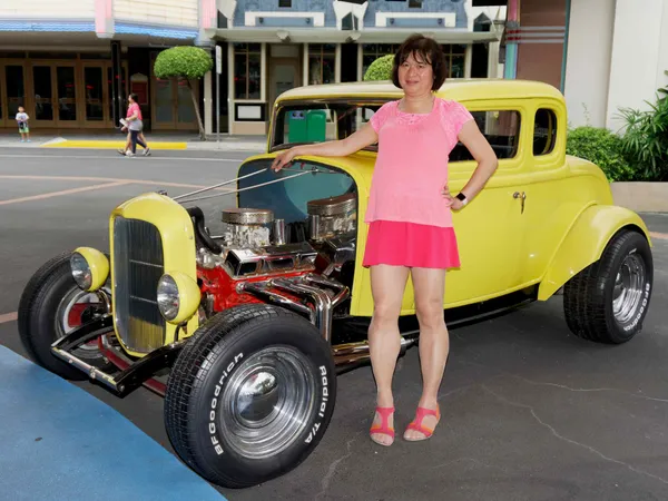 Chris, Yellow car (1)