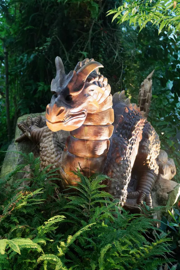 Dragon sculpture (1)