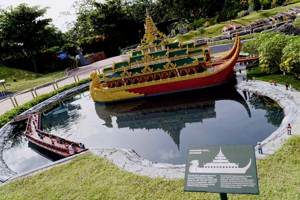 Karaweik Hall, Myanmar (6)