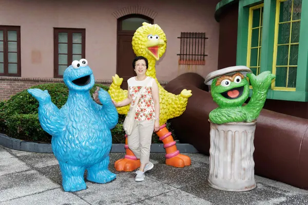 Lyn, Sesame St