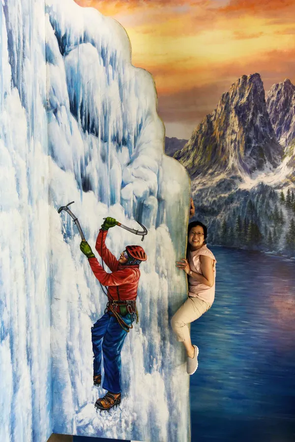 Lyn, climbing