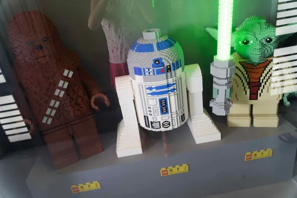 R2D2 (1)