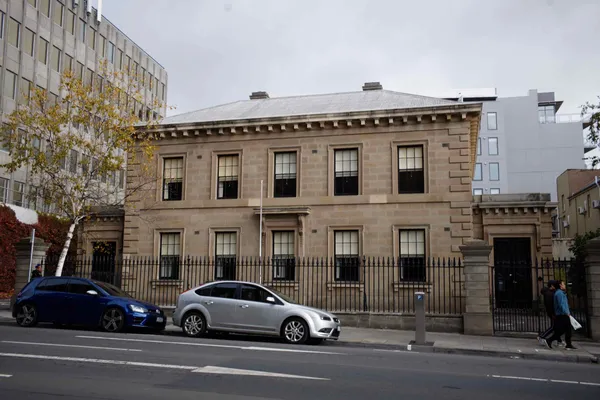 145 Macquarie St