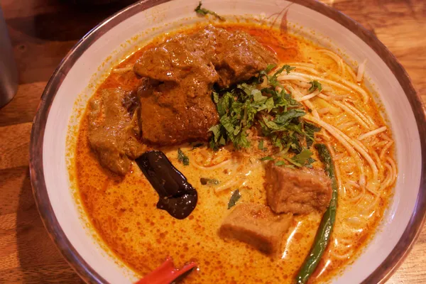 Beef rendang laksa