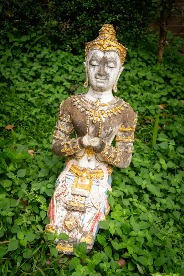 001_Statue