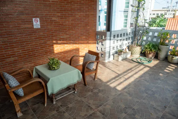 01_Balcony_3