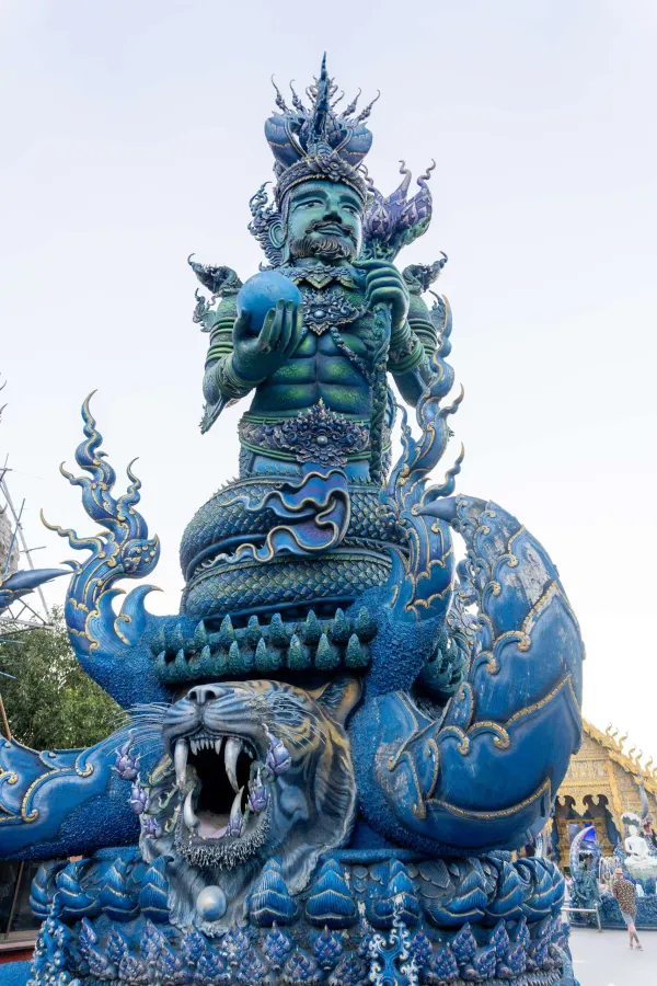 03_Statue