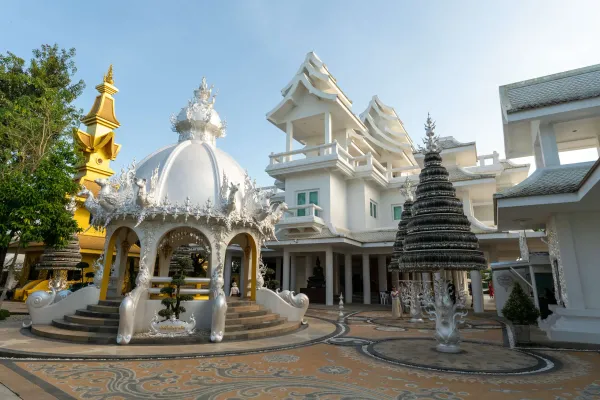 057_Pavilion_and_trees