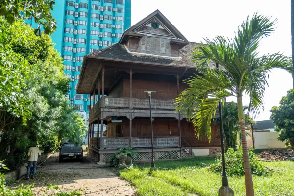 05_Teak_House