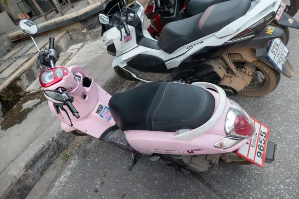 06_Pink_scooter