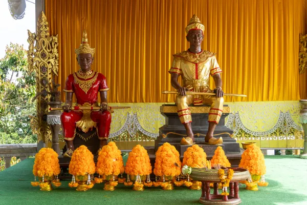 073_Statues