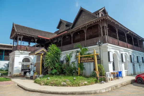 07_Old_Teak_Mansion