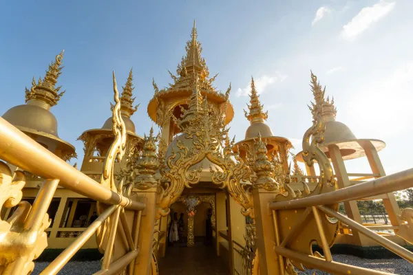 089_Golden_building
