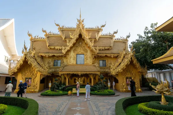 100_Golden_building