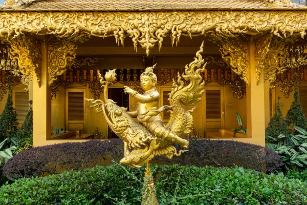 102_Golden_sculpture