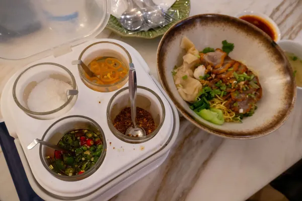 14_BBQ_pork_wantan_noodle